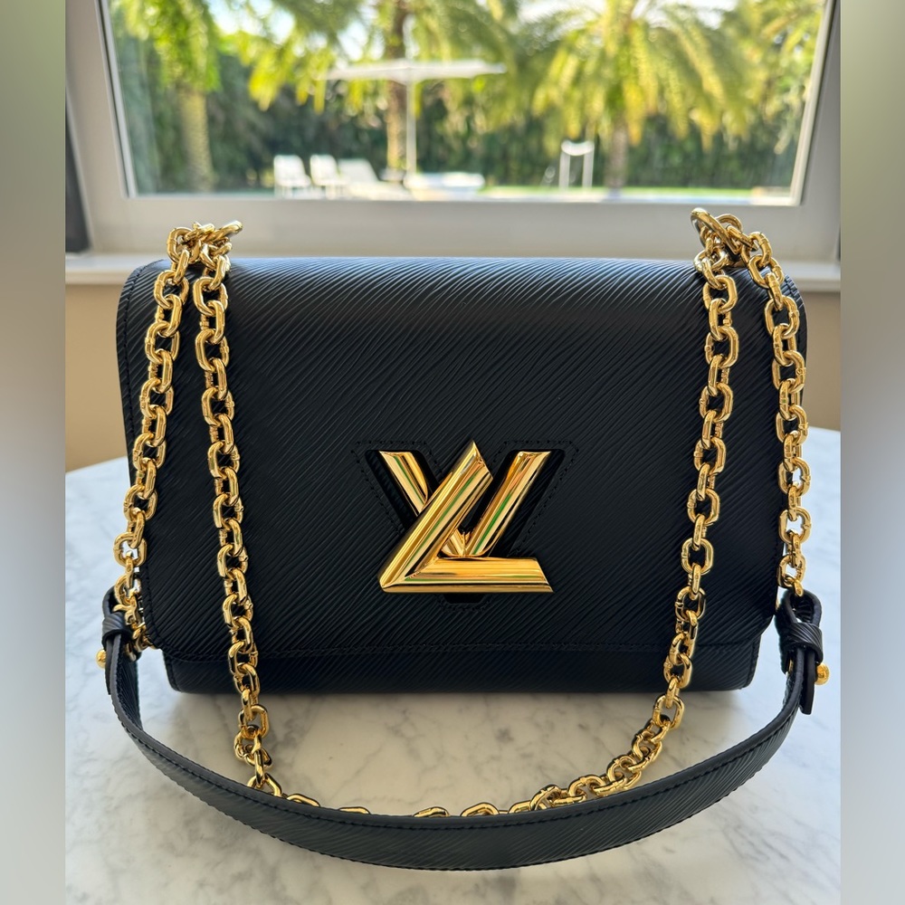 Louis Vuitton MM Black leather with gold twist chain bag like new!